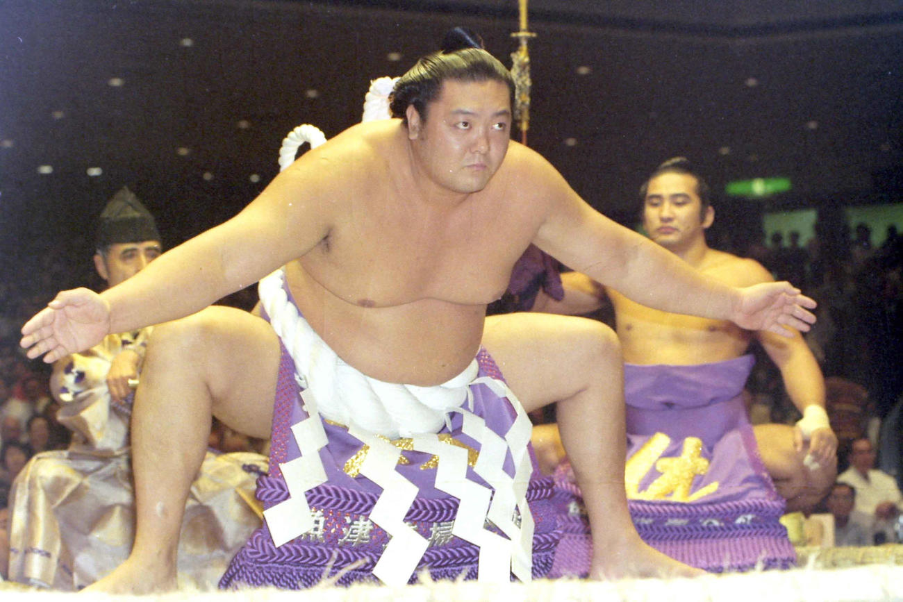 横綱土俵入りを披露する旭富士(1991年6月12日撮影)