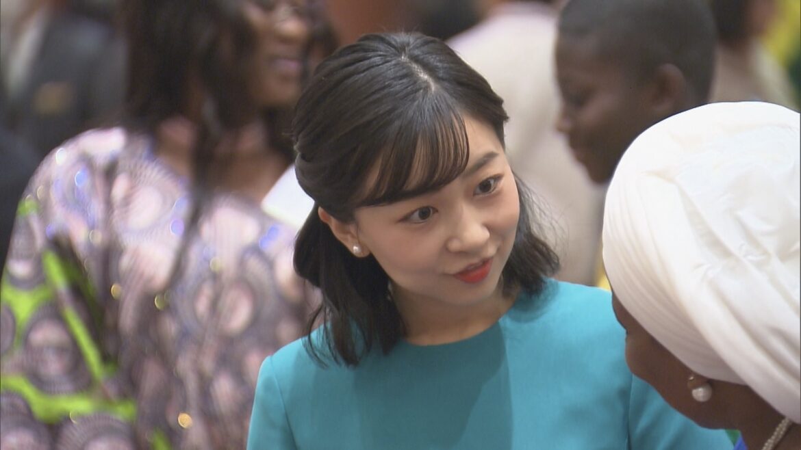 佳子さま アフリカや中東の25か国参加の“チャリティーバザー”を視察 各国の民芸品を購入 収益は参加国の子どもや女性のため寄付へ(TBS NEWS DIG Powered by JNN) 佳子さま アフリカや中東の25か国参加の“チャリティーバザー”を視察 各国の民芸品を購入 収益は参加国の子どもや女性のため寄付へ(TBS NEWS DIG Powered by JNN)