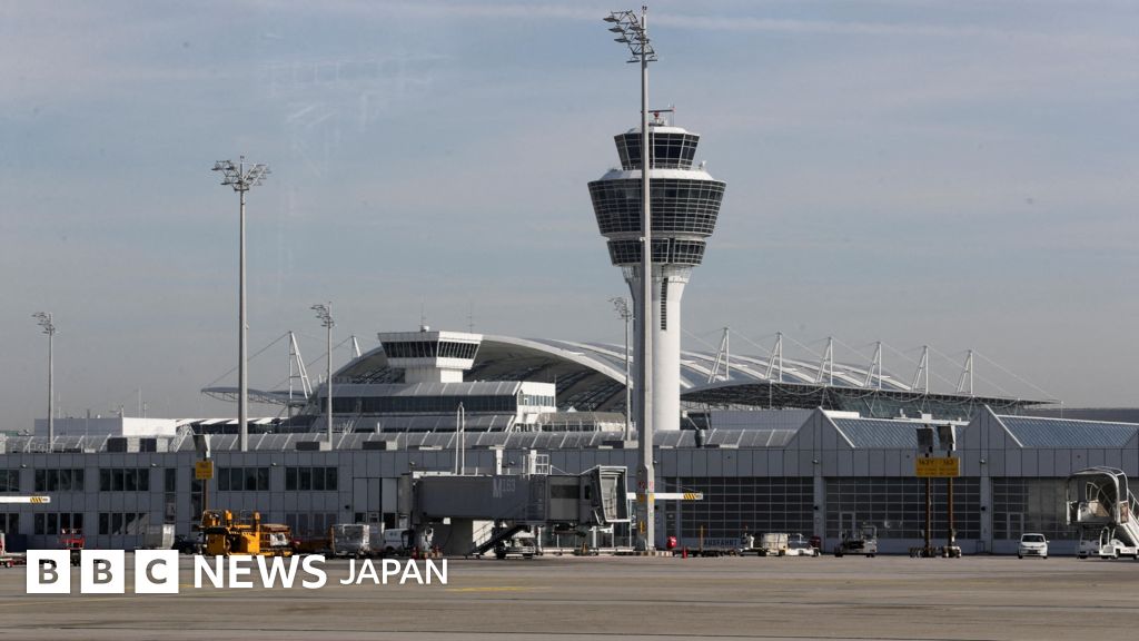ドイツのミュンヘン空港、ドローン飛来で一時閉鎖 十数便が欠航 – BBCニュース ドイツのミュンヘン空港、ドローン飛来で一時閉鎖 十数便が欠航 - BBCニュース