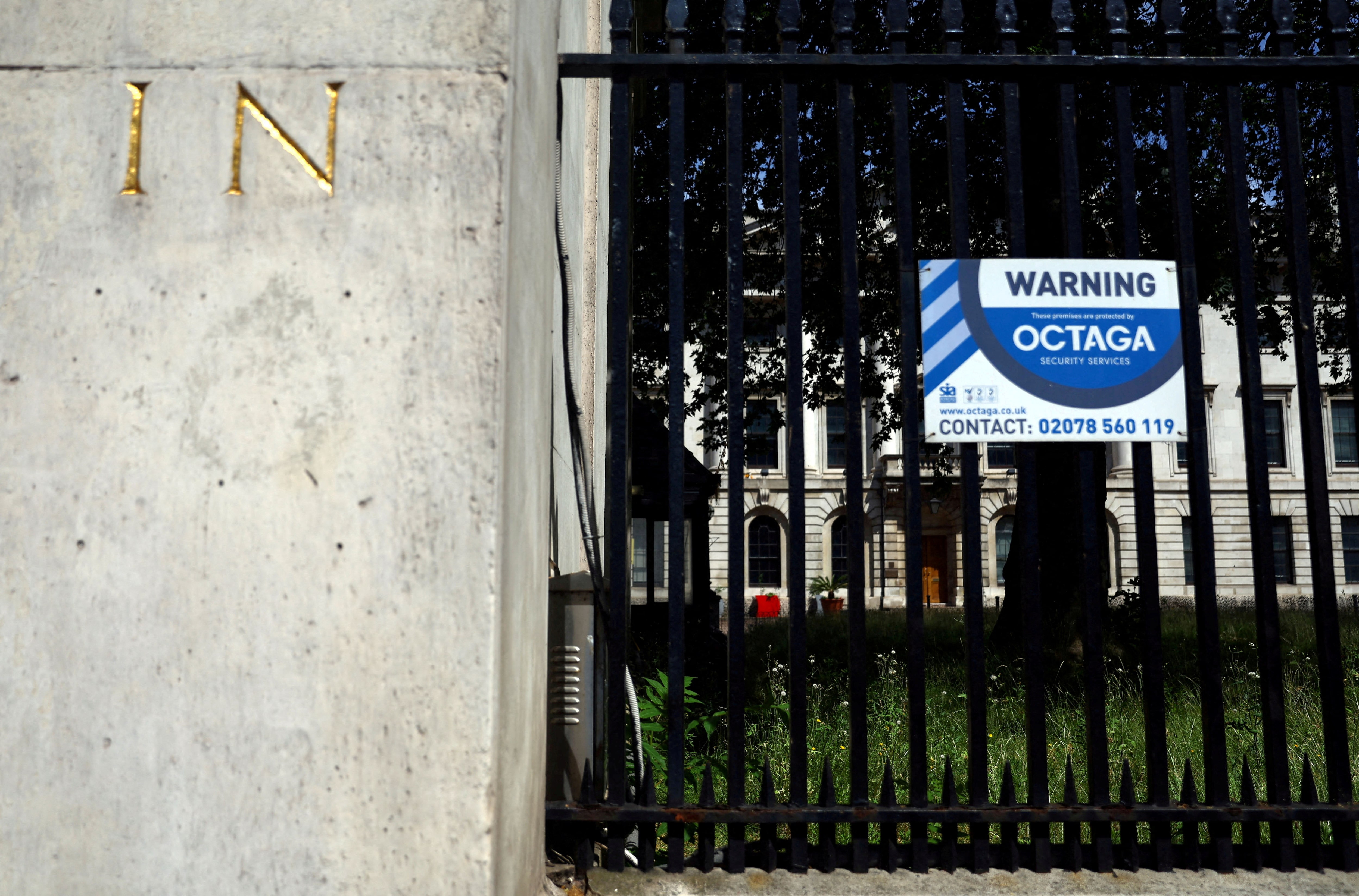 英政府、中国大使館建設計画巡る決定を再び延期　12月10日まで