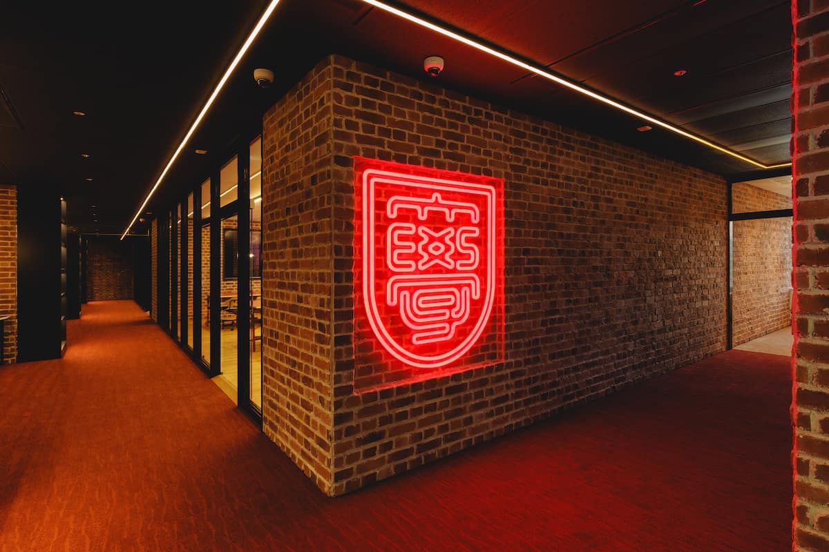 SAK University東京イノベーションキャンパス エントランス スクールロゴ