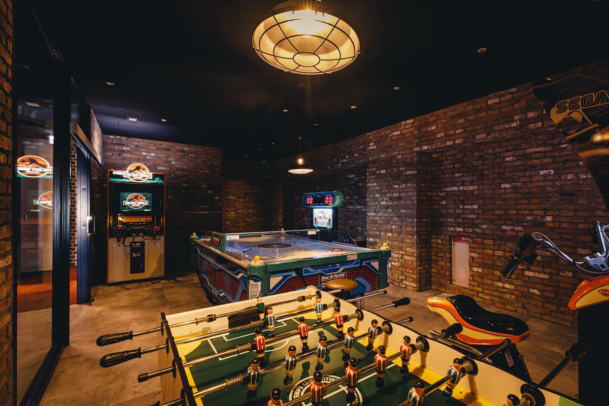 SAK University東京イノベーションキャンパス ゲームセンターのようなラボルーム