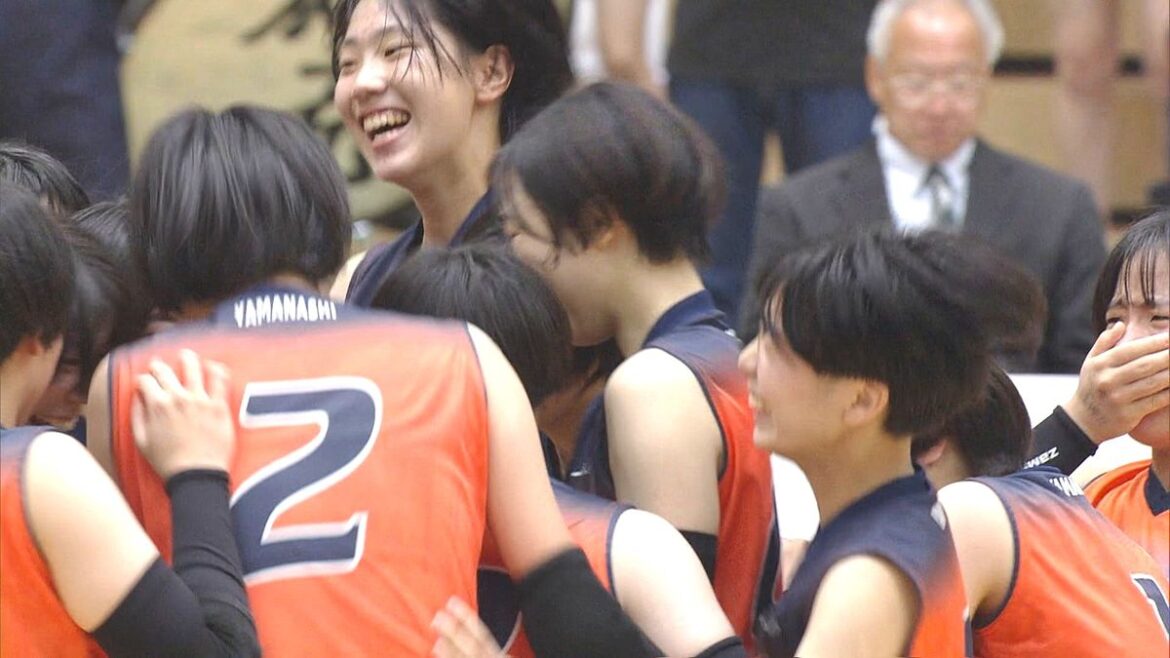 春高バレーへテイクオフ!山梨代表は男女とも日本航空に 男子は24年連続の全国切符 女子は3年ぶり(2025年10月26日掲載)|YBS NEWS NNN 共有