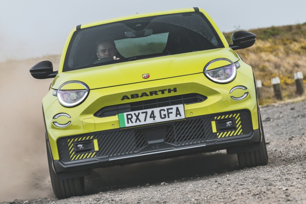 アバルト600e スコルピオニッシマ(英国仕様)