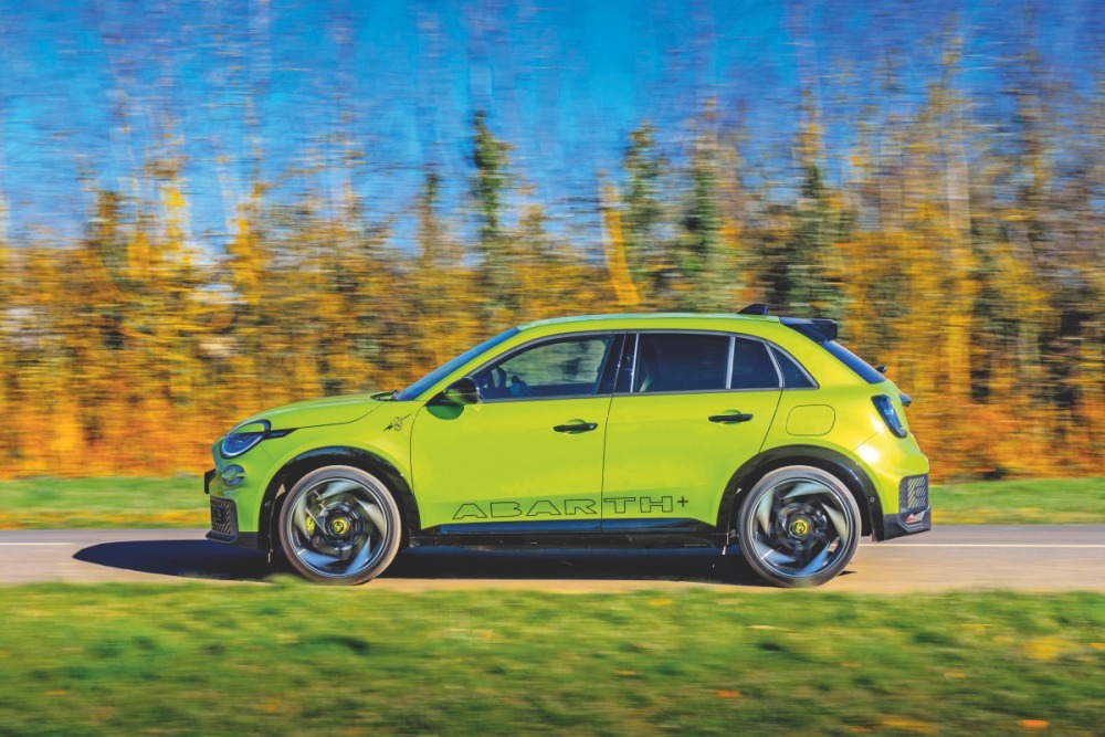 アバルト600e スコルピオニッシマ(英国仕様)