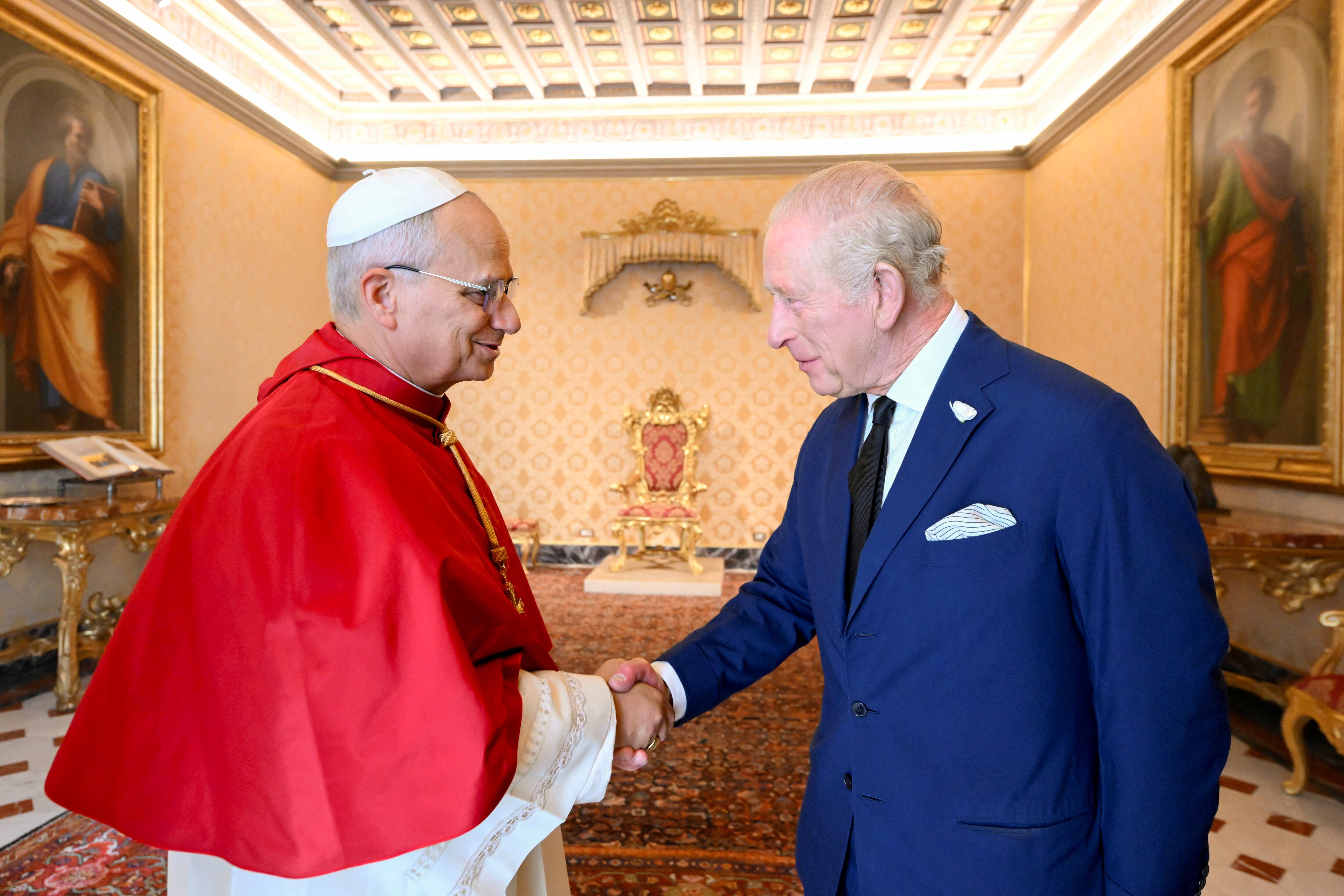 英国王とローマ教皇、バチカンで共に祈り 分離以来500年ぶり
