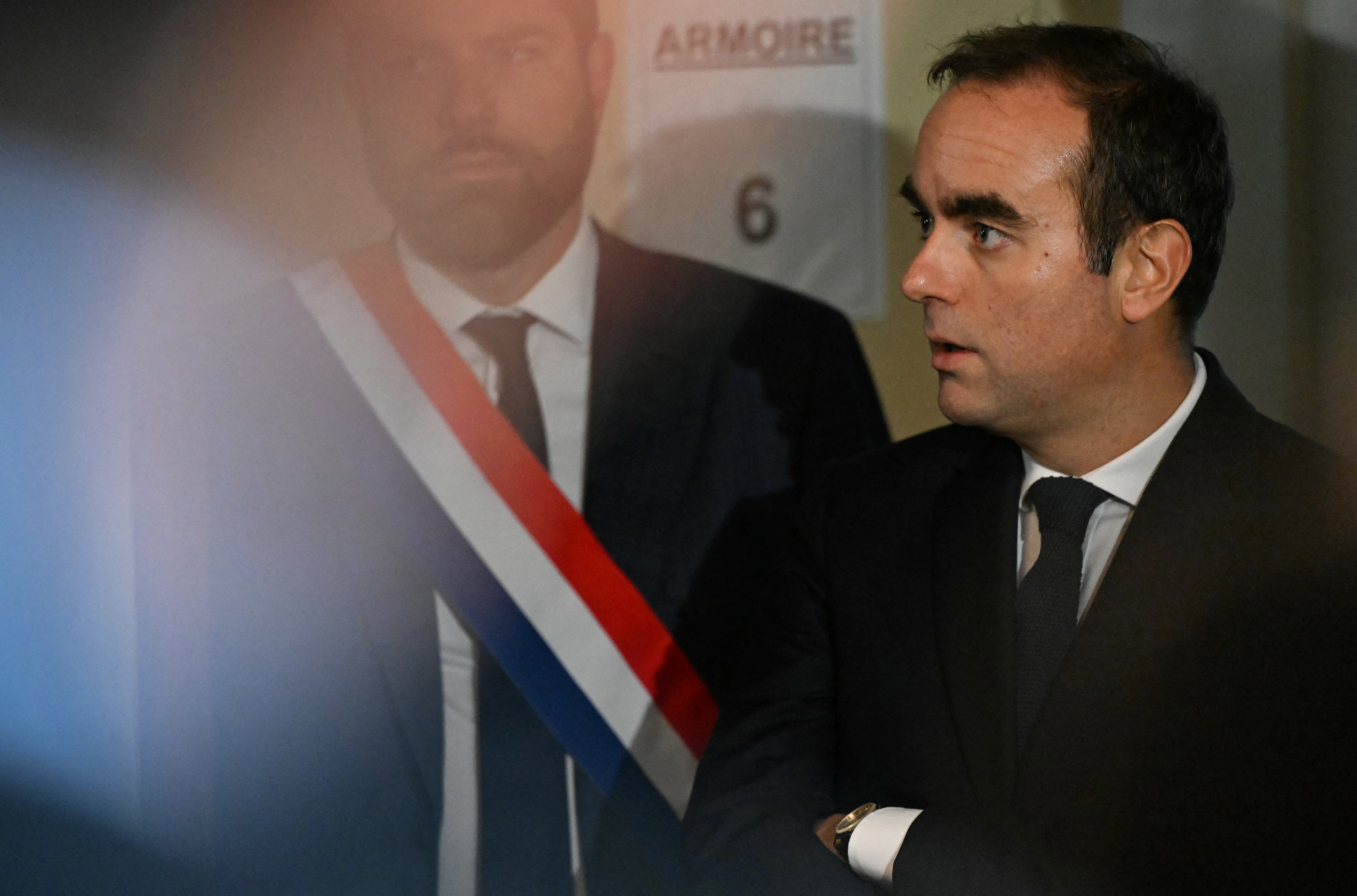 フランス新内閣発表、主要ポスト留任 予算への圧力強まる