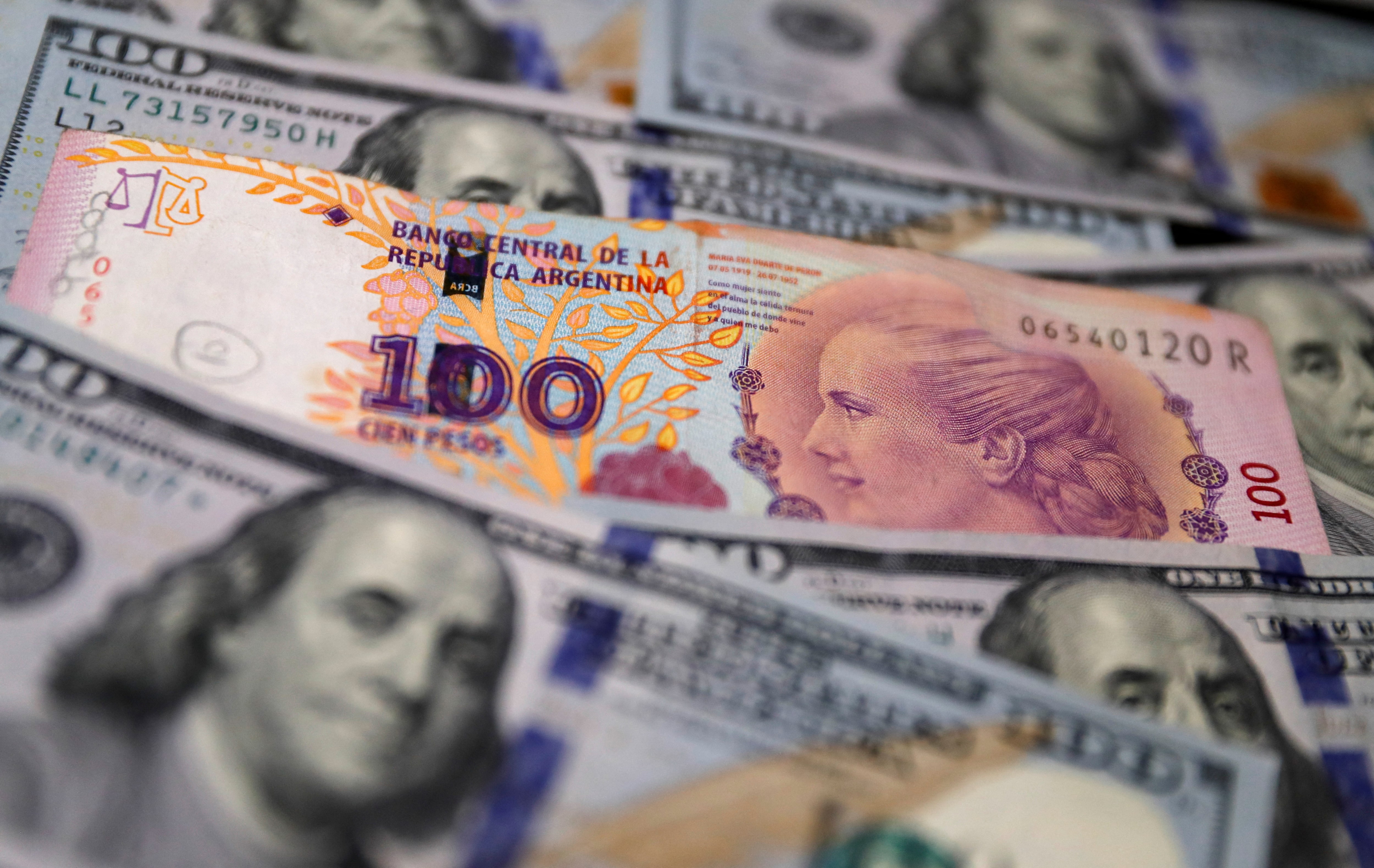 米、アルゼンチンペソ直接購入　200億ドルの通貨スワップ合意＝財務長官