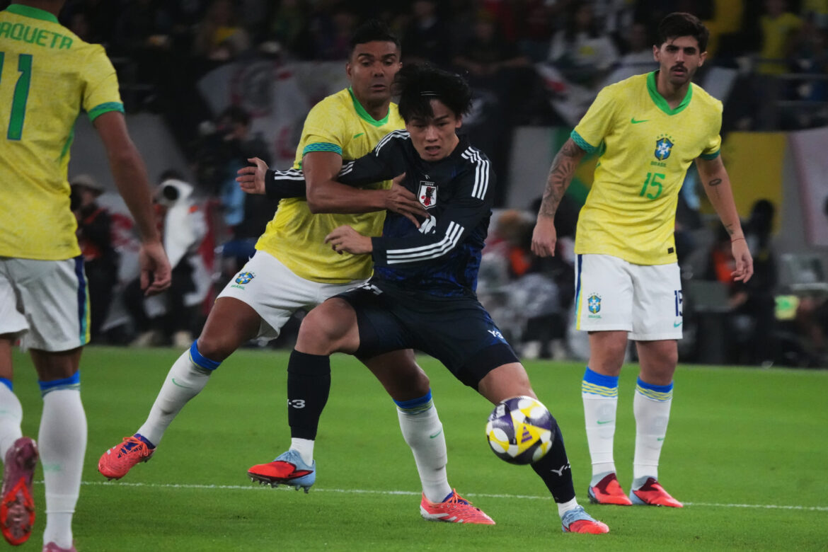 前半20分40秒、上田綺世は『一線』を越えた。ブラジルの背中に手が届いたワンプレー – footballista | フットボリスタ 前半20分40秒、上田綺世は『一線』を越えた。ブラジルの背中に手が届いたワンプレー - footballista | フットボリスタ
