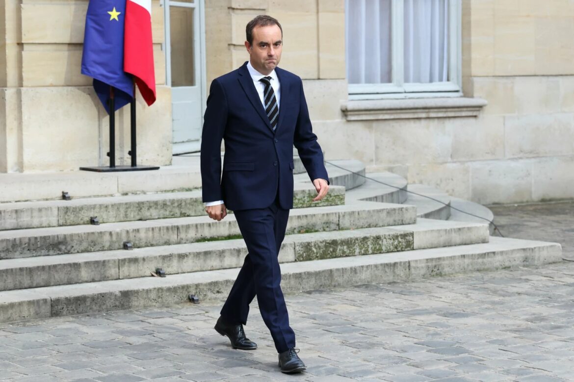 フランス首相が辞任　今年４人目のルコルニュ氏 | 朝日ウイークリーデジタル(Asahi Weekly DIGITAL)日本語解説付きで読めて聴ける英字新聞