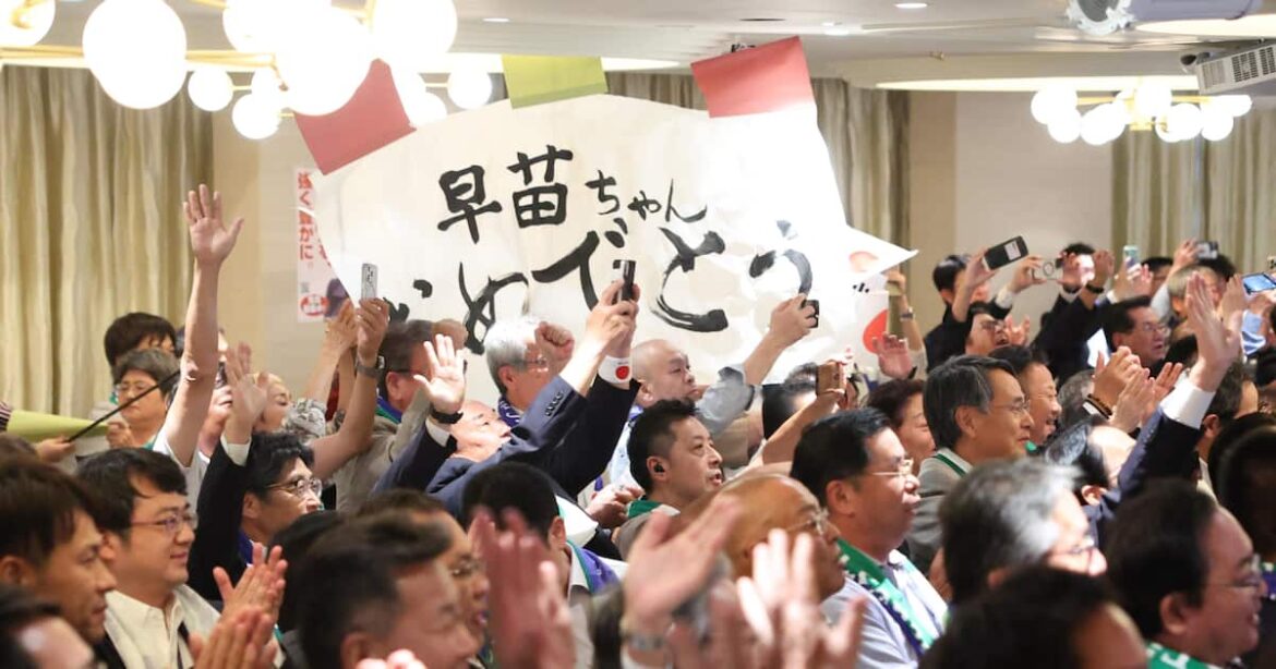 「日本の夜明けだ」サナエコールに万歳三唱 奈良選出初の首相誕生へ、高市氏地元は大興奮 – 産経ニュース 「日本の夜明けだ」サナエコールに万歳三唱 奈良選出初の首相誕生へ、高市氏地元は大興奮 - 産経ニュース