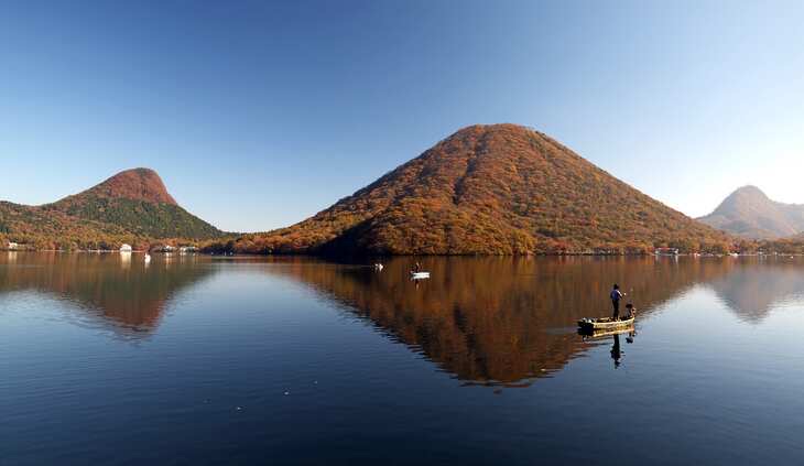 錦秋に染まる群馬の逆さ富士 榛名富士 | JAPAN Forward NSL3EXR4XZO6DAQVZCXCZWRBYU