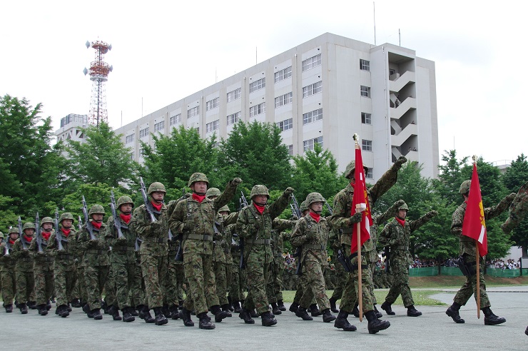 大宮駐屯地:観閲行進