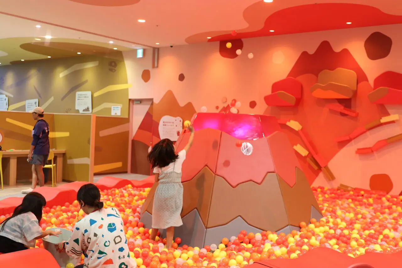 屋内型こどもの遊び場「ちきゅうのにわ」。画像提供：「関係者」様