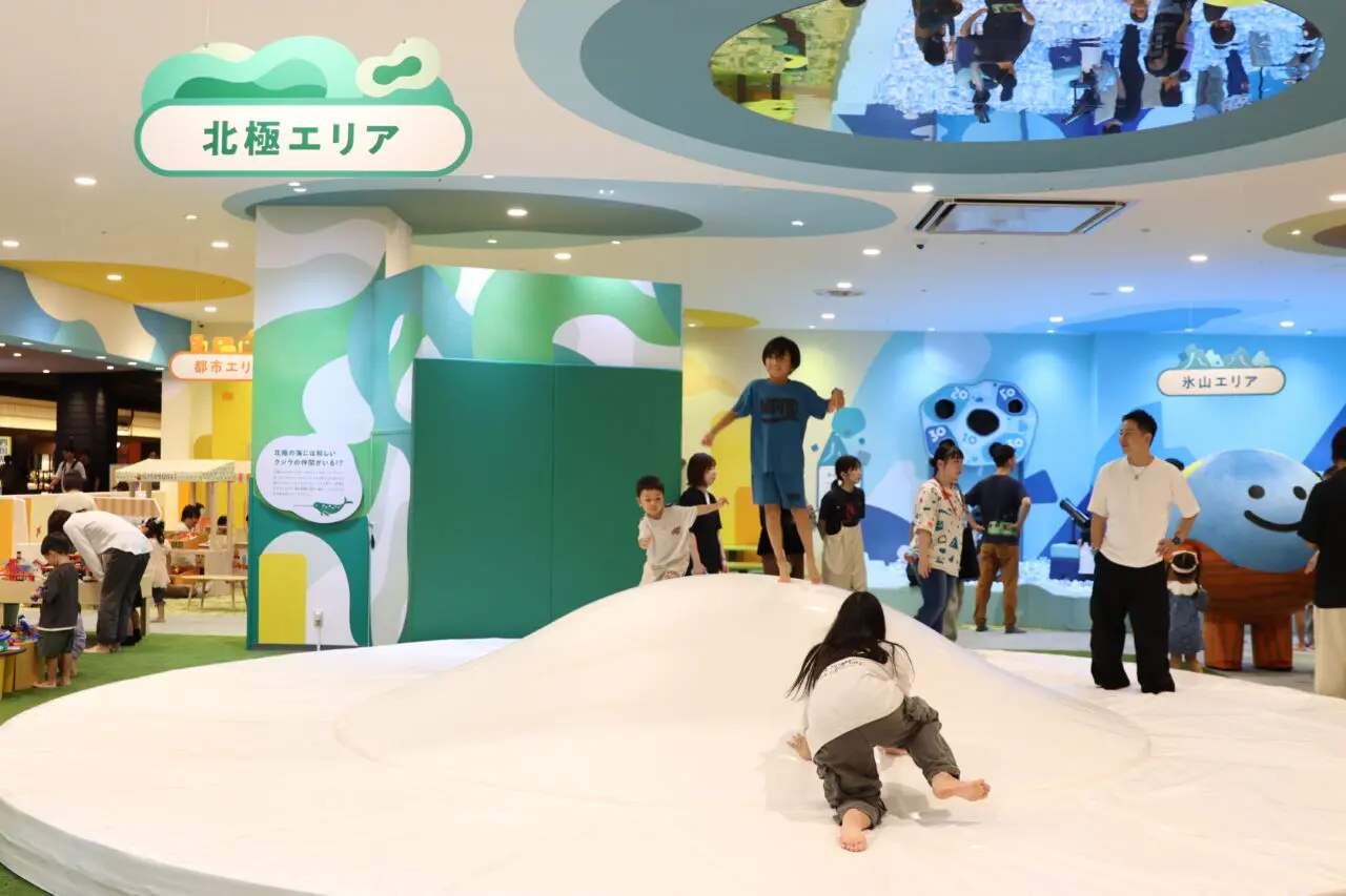 屋内型こどもの遊び場屋内型こどもの遊び場「ちきゅうのにわ」北極エリア。画像提供：「関係者」様