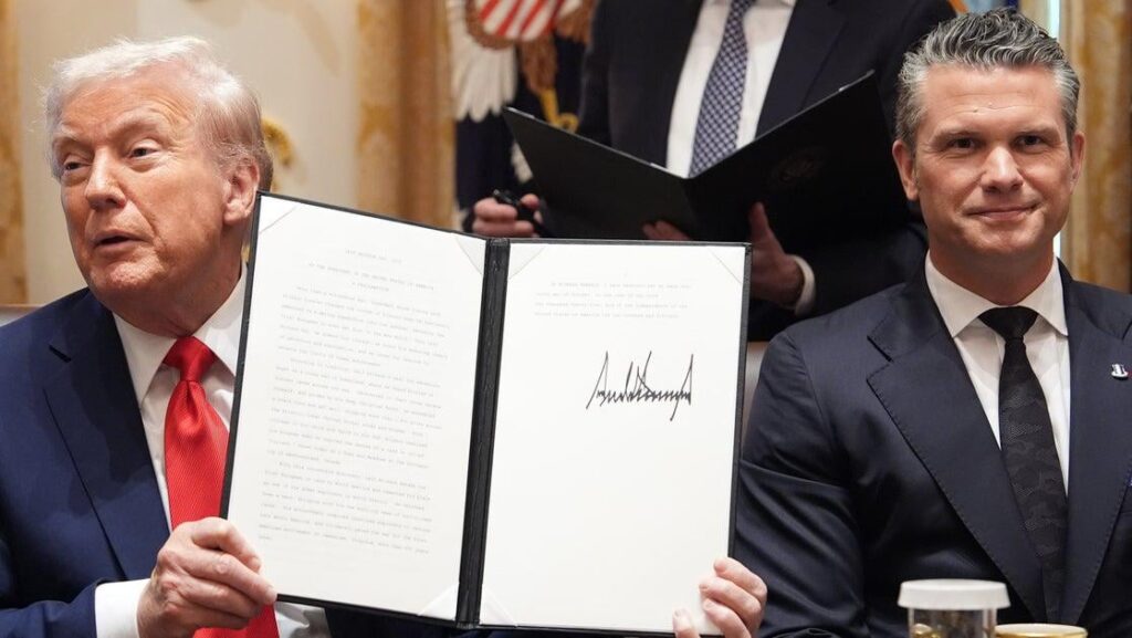 トランプ大統領のせいで辞任した海兵隊大佐、職員は「違法な命令」に疑問を持つべきだと語る