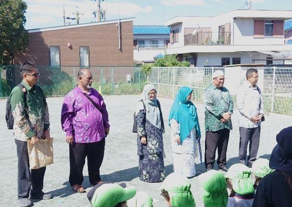 タチ大学からの表敬訪問の様子