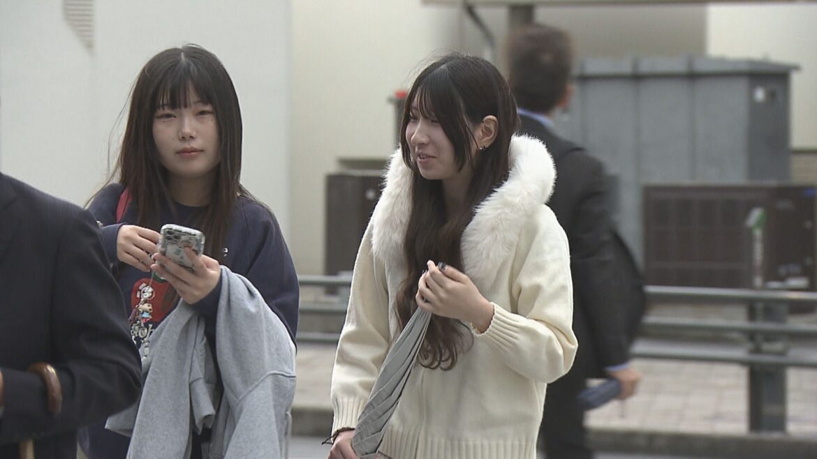 県内各地で今シーズン一番の冷え込み 急な寒さに街の人も困惑「長袖を探すのが間に合わなくて」 – tosonline.jp 県内各地で今シーズン一番の冷え込み 急な寒さに街の人も困惑「長袖を探すのが間に合わなくて」 - tosonline.jp