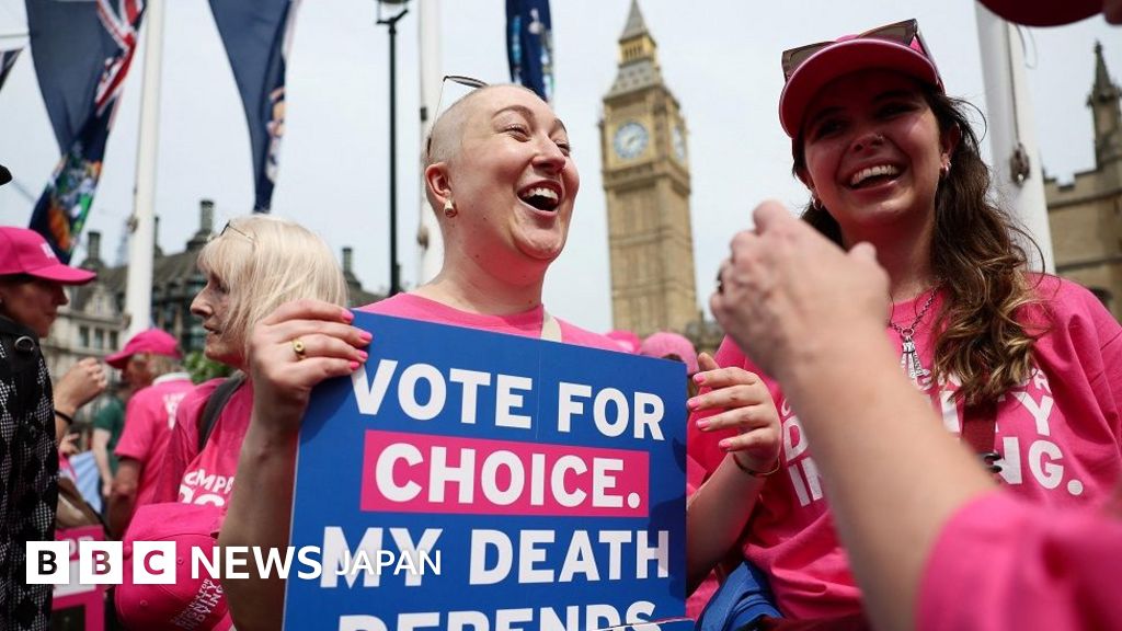 イギリス下院、「支援を受けた死」認める歴史的な法案を可決 – BBCニュース イギリス下院、「支援を受けた死」認める歴史的な法案を可決 - BBCニュース
