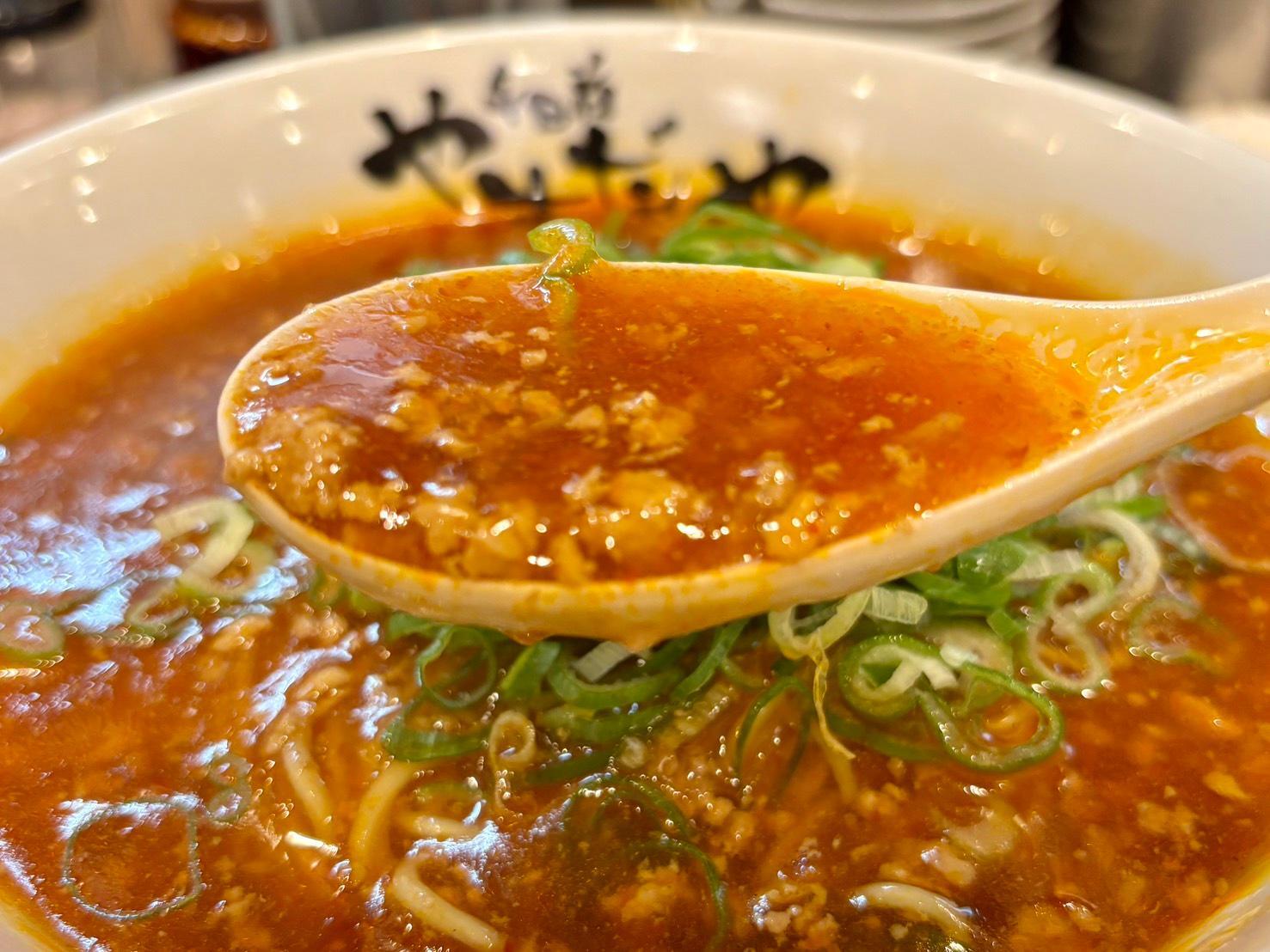 とろみのある濃厚スープが生み出す、辛さとコクの絶妙な調和