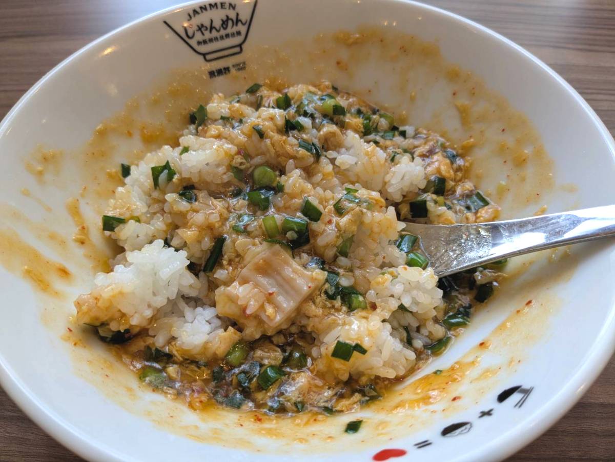 たっぷりのニラとホルモン入りでご飯に合う♪高知のご当地ラーメン『じゃんめん 尼崎店』オープン [画像]