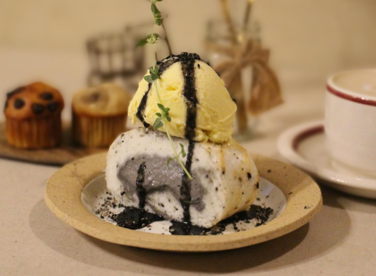 「黒ごまのロールケーキ」650円(税込)