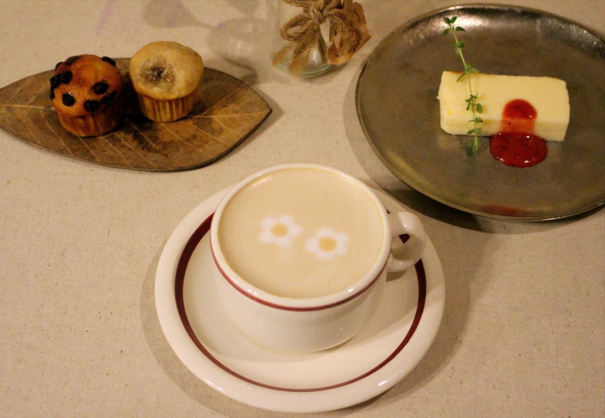 「ホットカフェラテ」550円(税込)