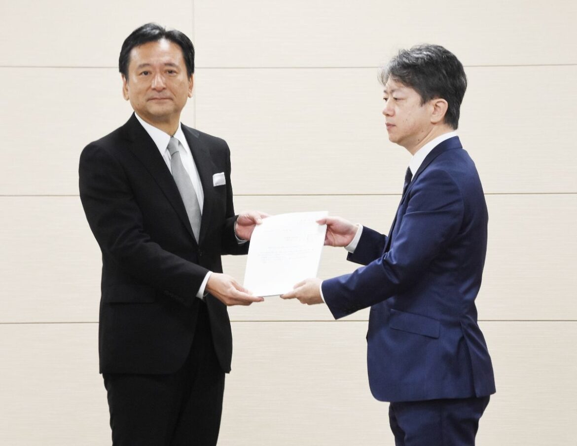佐賀県職員の給与3.07%引き上げ勧告 行政職の平均年収、20万円増の617万円 34年ぶり高水準 県人事委員会 | 行政・社会 | 佐賀県のニュース - 佐賀新聞