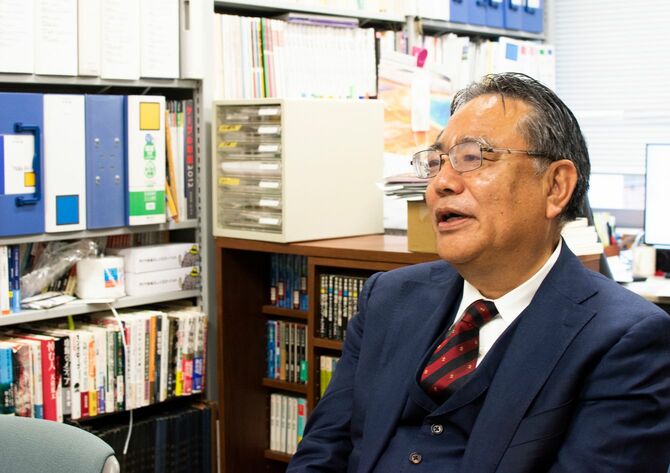 砂川浩慶教授