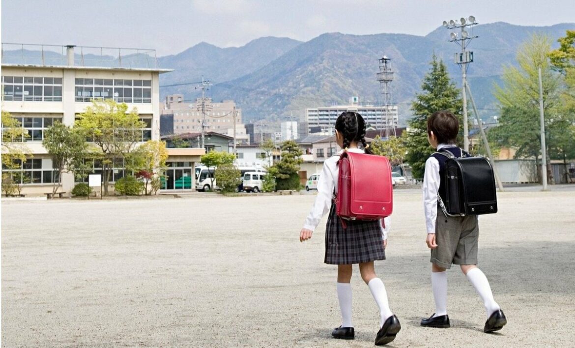 地方と都市の学校を“行き来”、徳島発の「デュアルスクール制度」とは？　子連れの里帰り出産や親の介護目的での利用も | AERA with Kids＋