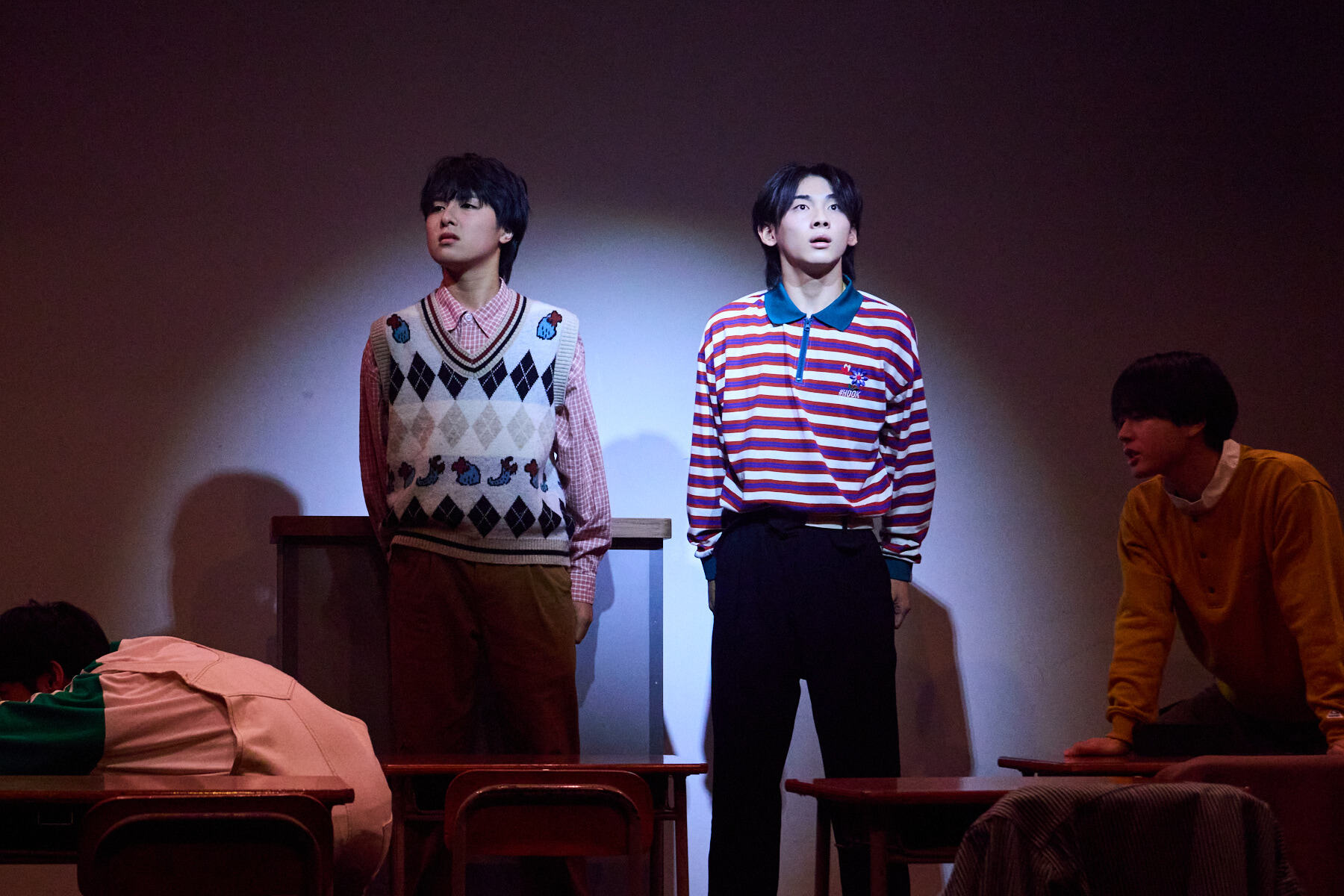 枝野栄作（山本歩夢）、佐伯航（髙山晴澄）