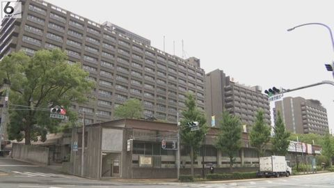 兵庫県内の市立小学校教師　電車待ち列でスカート内盗撮か　「お詫びのしようがない」「商業施設などで盗撮を数百回」とも話す　 懲戒免職処分