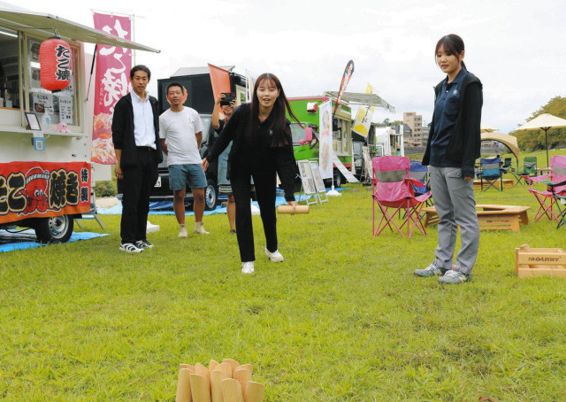 モルック、食 川原で堪能　犀川沿いでアウトドア催し