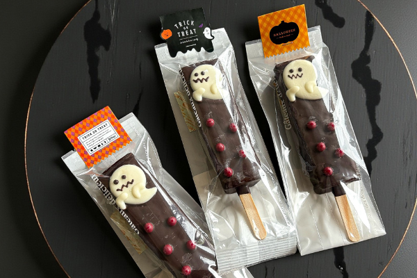 千葉県の老舗お菓子店「お菓子のたいよう」ハロウィン限定バウムクーヘン「ハロウィン・バーバウム」ゴーストの個包装パッケージ