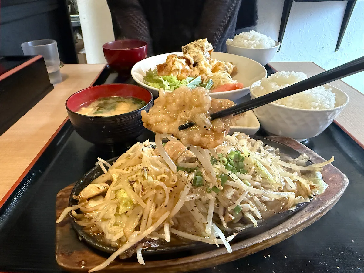 「三橋食堂」のホルモン定食(塩ダレ)