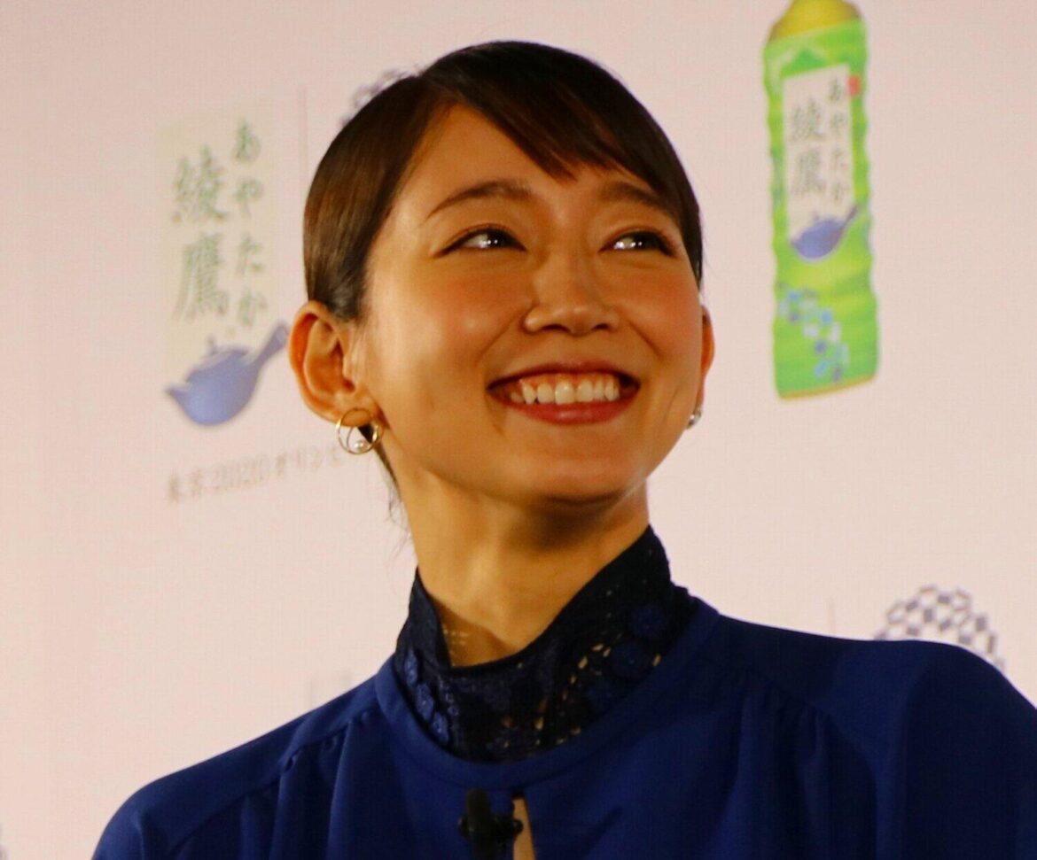 吉岡里帆、爽やか白ワンピではじける笑顔...台湾へ　「笑顔、最強です」「可愛すぎるよっ！！！」: J-CAST ニュース