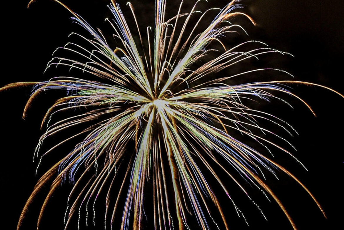 【2025】岡山「第3回みつフェス花火大会」本日開催!御津中学校で | 夜景FANマガジン 【2025】岡山「第3回みつフェス花火大会」本日開催!御津中学校で | 夜景FANマガジン