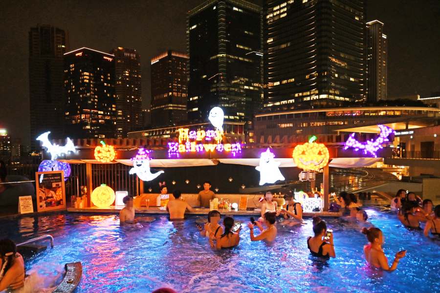 10月だけど水着でハロウィン!大阪駅前の絶景プールでパーティー | Lmaga.jp 10月だけど水着でハロウィン!大阪駅前の絶景プールでパーティー | Lmaga.jp
