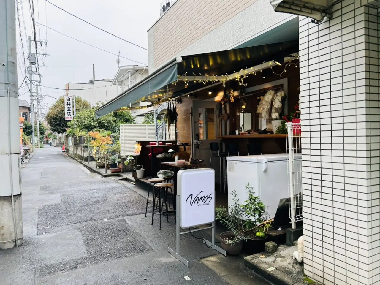 新小岩「VAMOS TAPAS & PIZZA」店頭の様子