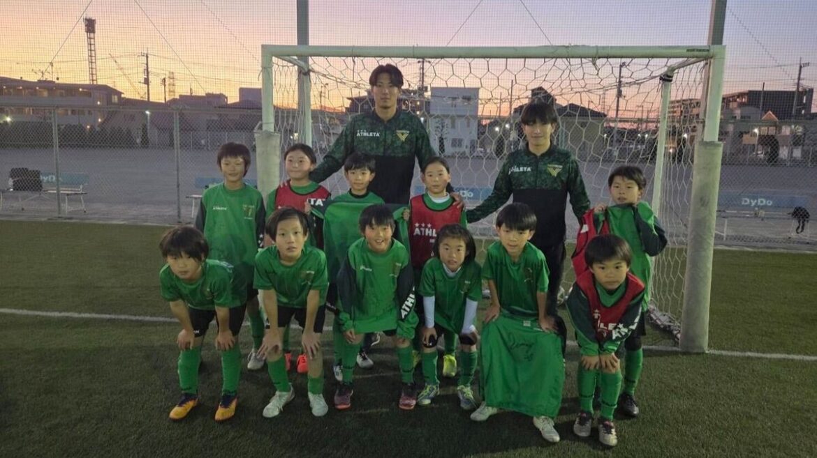 【レポート】東京ヴェルディの選手がサッカースクールに参加しました | 東京ヴェルディ / Tokyo Verdy