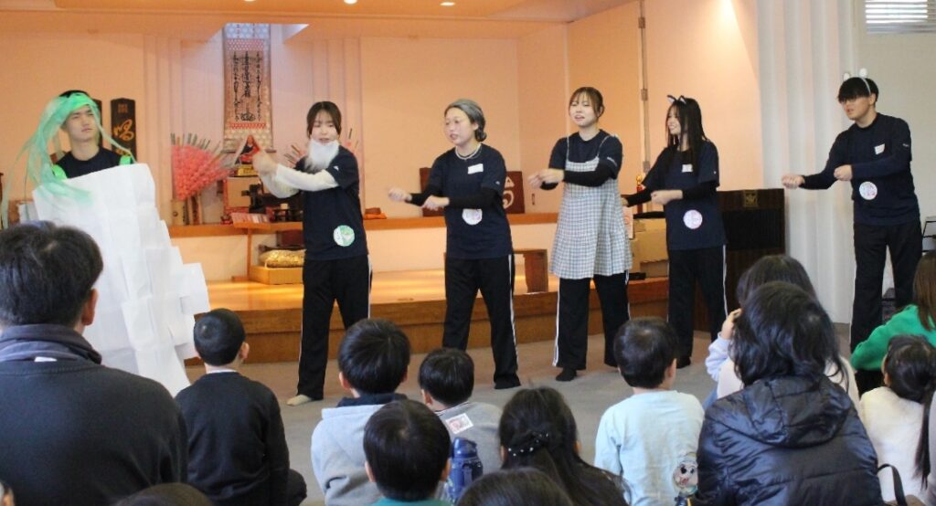 大分大生が地域食堂で子どもらと交流　クリスマス会盛り上げ「教師志望者には貴重な機会」 - 大分のニュースなら 大分合同新聞プレミアムオンライン Gate