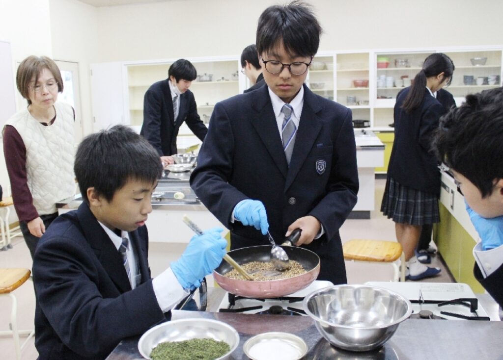 中津市耶馬渓中が防災テーマに地域学習 災害時に役立つ食品の開発などに取り組む – 大分のニュースなら 大分合同新聞プレミアムオンライン Gate 中津市耶馬渓中が防災テーマに地域学習 災害時に役立つ食品の開発などに取り組む - 大分のニュースなら 大分合同新聞プレミアムオンライン Gate