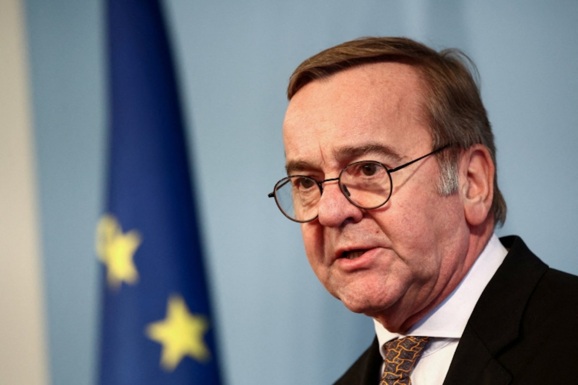 独国防相、トランプ氏に謝罪要求 アフガン紛争巡る発言で