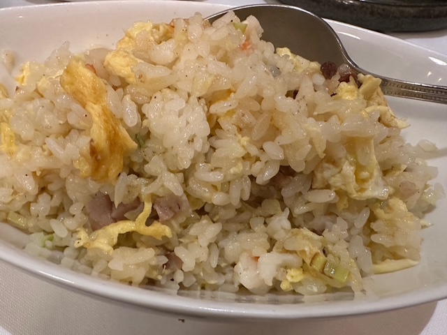 パリのど真ん中、えびすという名前の台湾料理店