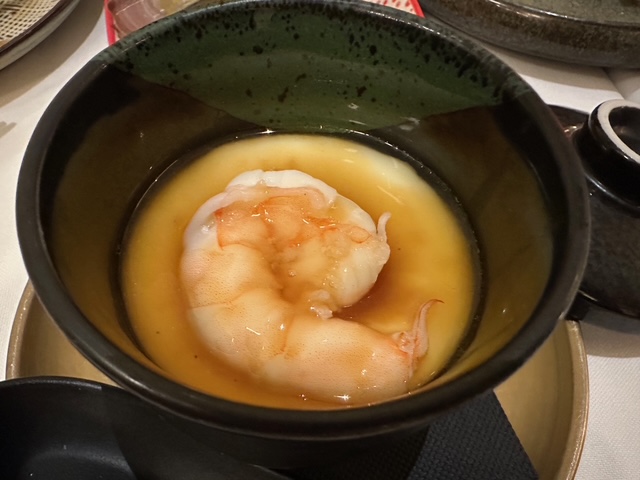 パリのど真ん中、えびすという名前の台湾料理店