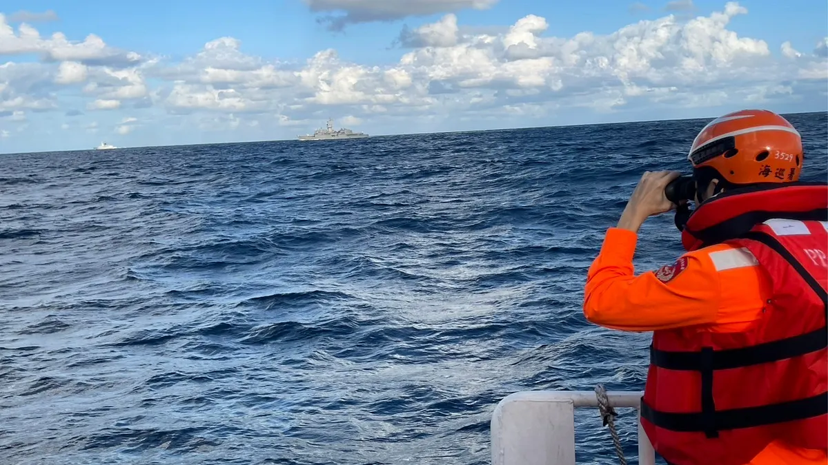 外務省は31日、中国軍が台湾周辺で実施した軍事演習について「緊張を高める行為」だとして中国側に懸念を伝え、対話による平和的解決を求める談話を発表した。写真は台湾海巡署・澳底隊の巡視艇3529号。(写真/台湾海巡署提供) 外務省は31日、中国軍が台湾周辺で実施した軍事演習について「緊張を高める行為」だとして中国側に懸念を伝え、対話による平和的解決を求める談話を発表した。写真は台湾海巡署・澳底隊の巡視艇3529号。(写真/台湾海巡署提供)
