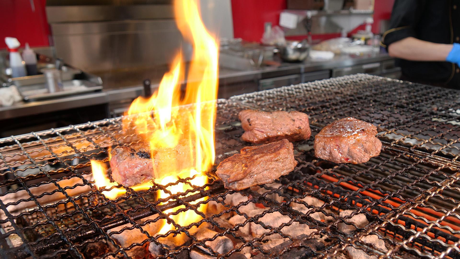 ステーキハウス ブロンコビリー小仙波店：炭火焼がんこハンバーグ150ｇ＆炭火焼やわらかランプステーキ160ｇ
