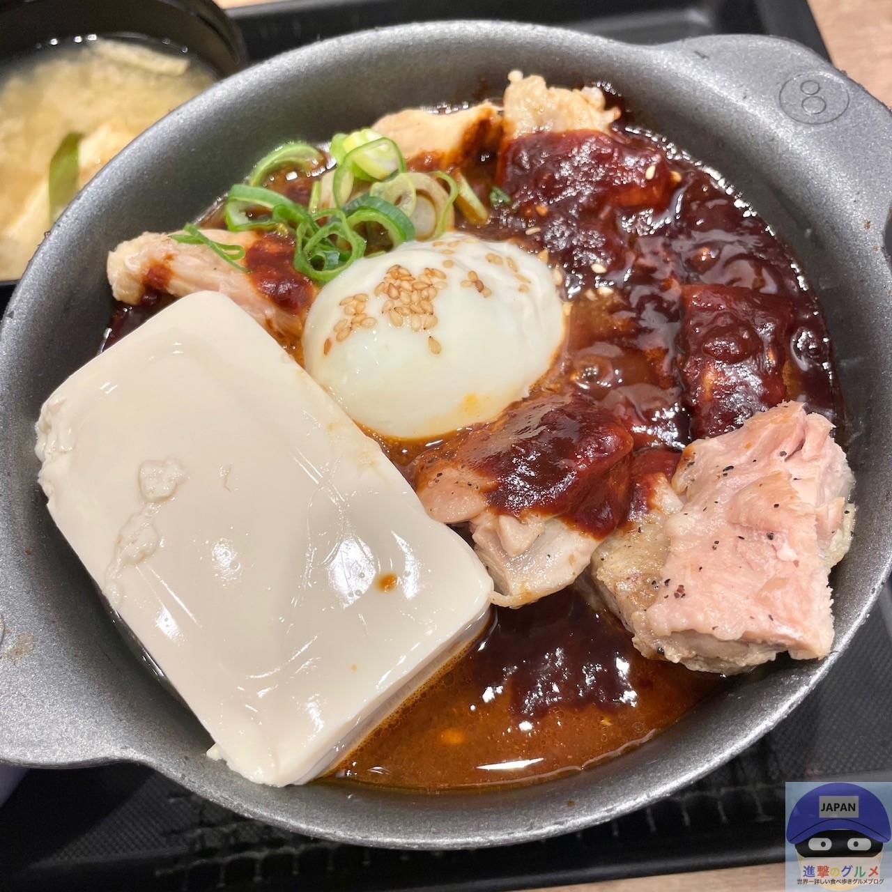 テスト販売時に実食した「鶏のどて煮風鍋」