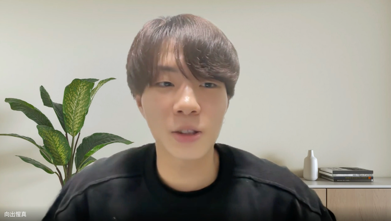 Business Insider Japanの取材に応じた向出惺真さん（19）。