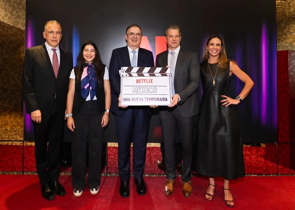 Greg Peters inaugura la nueva sede de Netflix en México Francisco Ramos, Vicepresidente de Contenido para Latinoamérica; Manola Zabalza, Secretaria de Desarrollo Económico de la CDMX, Marcelo Ebrard, Secretario de Economía; Greg Peters, co-CEO de Netflix; Carolina Leconte, Vicepresidente de Contenido para México. (Foto: Sam Takataka/Netflix)